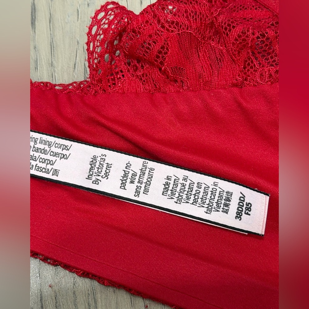NEW Victoria's Secret Incredible Padded No-Wire Red Lace Racerback Bra 38DDD - Picture 5 of 5